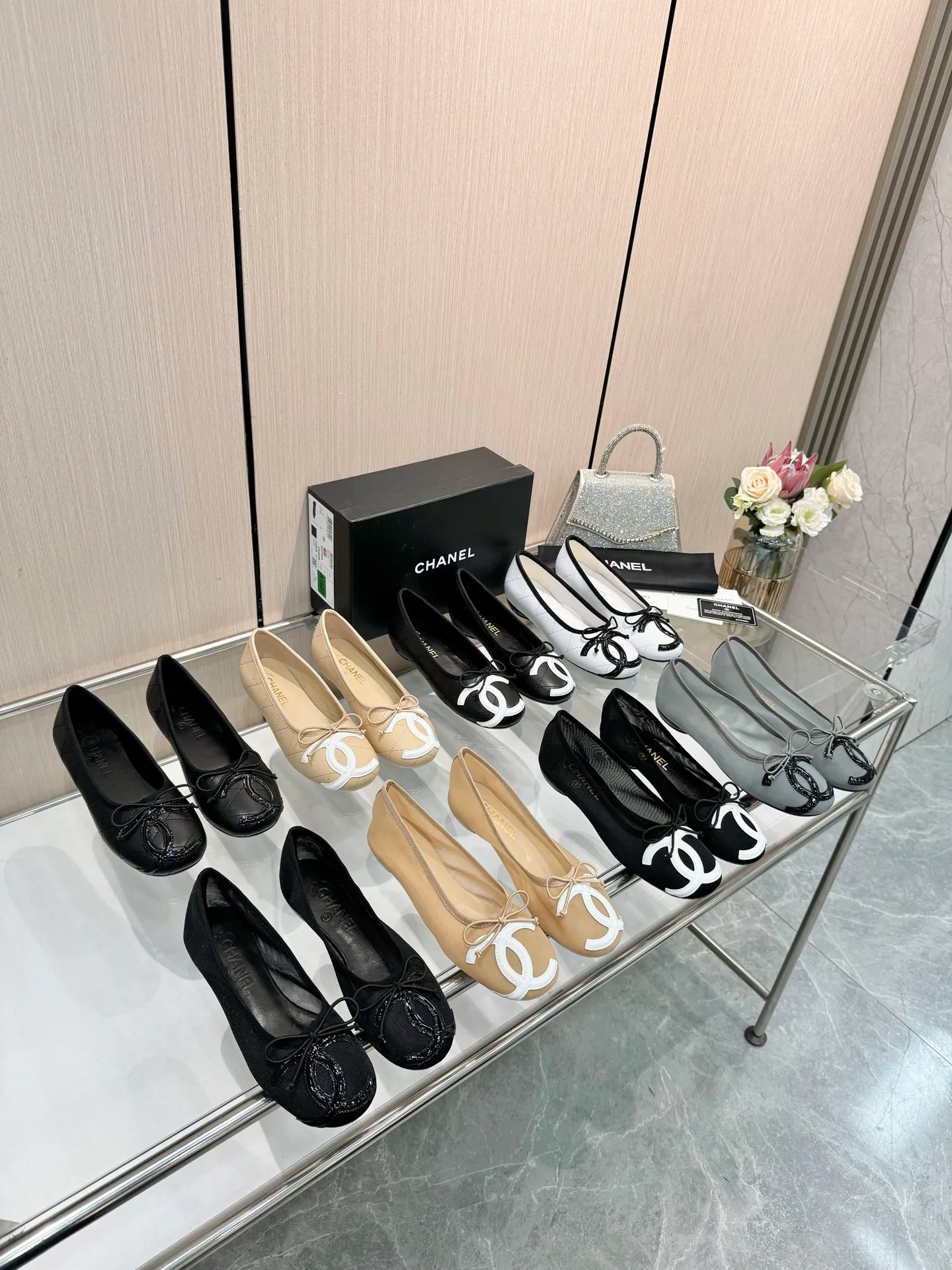 👟👟Ex-factory price 480👟👟 | ²⁰²5 𝐬𝐬 🤍🤎𝐂𝐇𝐀𝐍𝐄𝐋 Chanel 26A catwalk style handmade Mary Jane women's shoes. Ballet shoes are so amazing, the bow pattern is so cute! Even if I don’t wear flat shoes, I can’t resist the temptation! The second recommended pair of Chanel logo women's shoes has great texture and is versatile. It is made of lambskin and has an original two-color outsole. Size: 35-40 (41 can be customized and cannot be returned or exchanged)